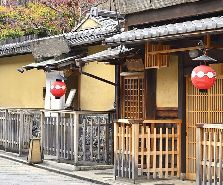 目的地になる拠点 宿を探す