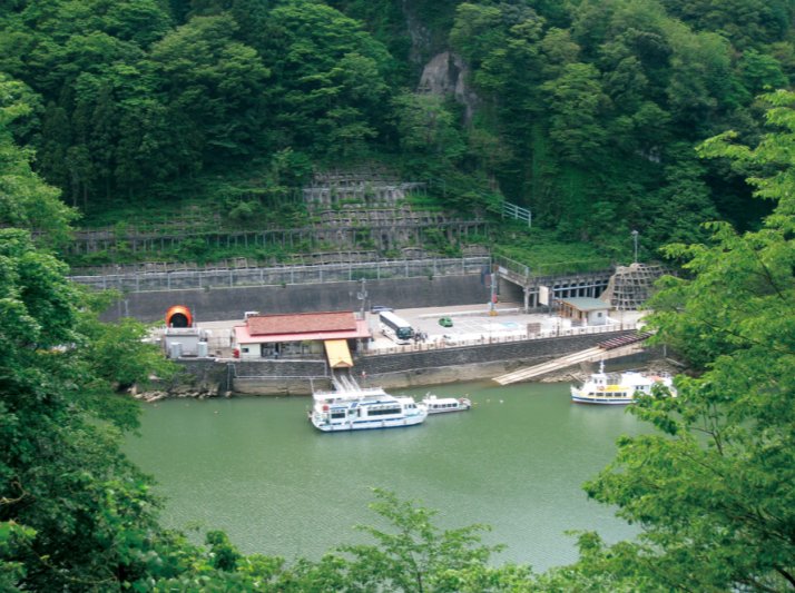 庄川狭遊覧船